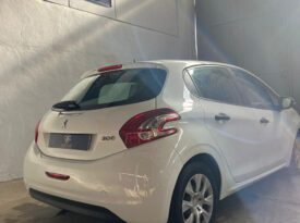 Peugeot 208 XAD